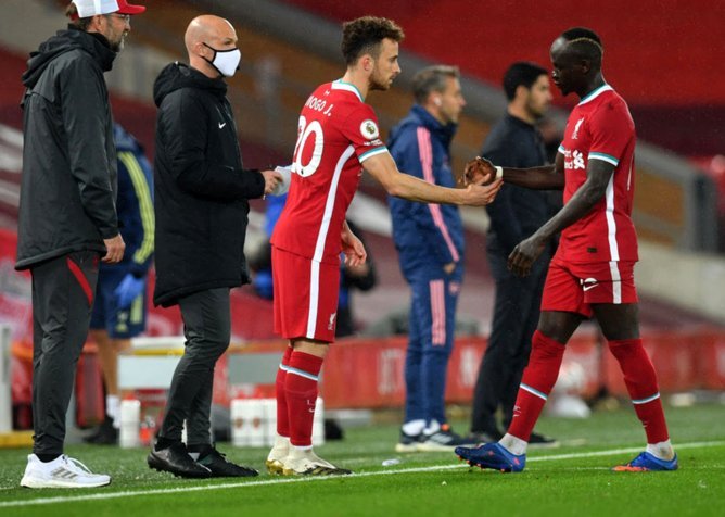 英超-范迪克两球难救主 维拉4-2利物浦锁定欧冠资格