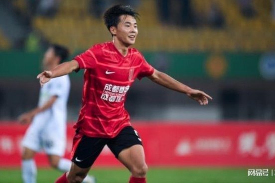 足球报：帅惟浩夏窗可注册；张柏霖转会遇阻已向足协申诉
