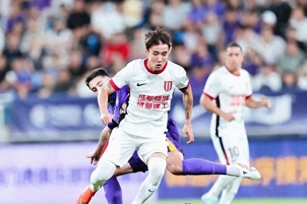 韦世豪远射破门，蓉城1-0力克亚泰