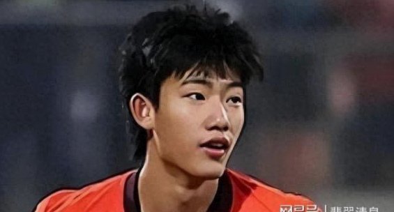 六位球员成长案例解析青少年培养之道