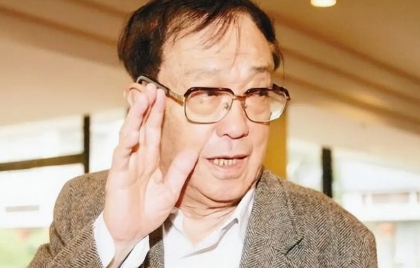 梁仕宇回来就是顶谢晋的位置的，谢晋因为某些原因入选不了